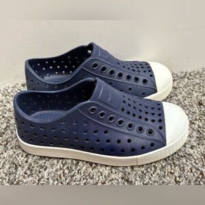 Native Waterproof Slip on Sneakers Navy Size 9c